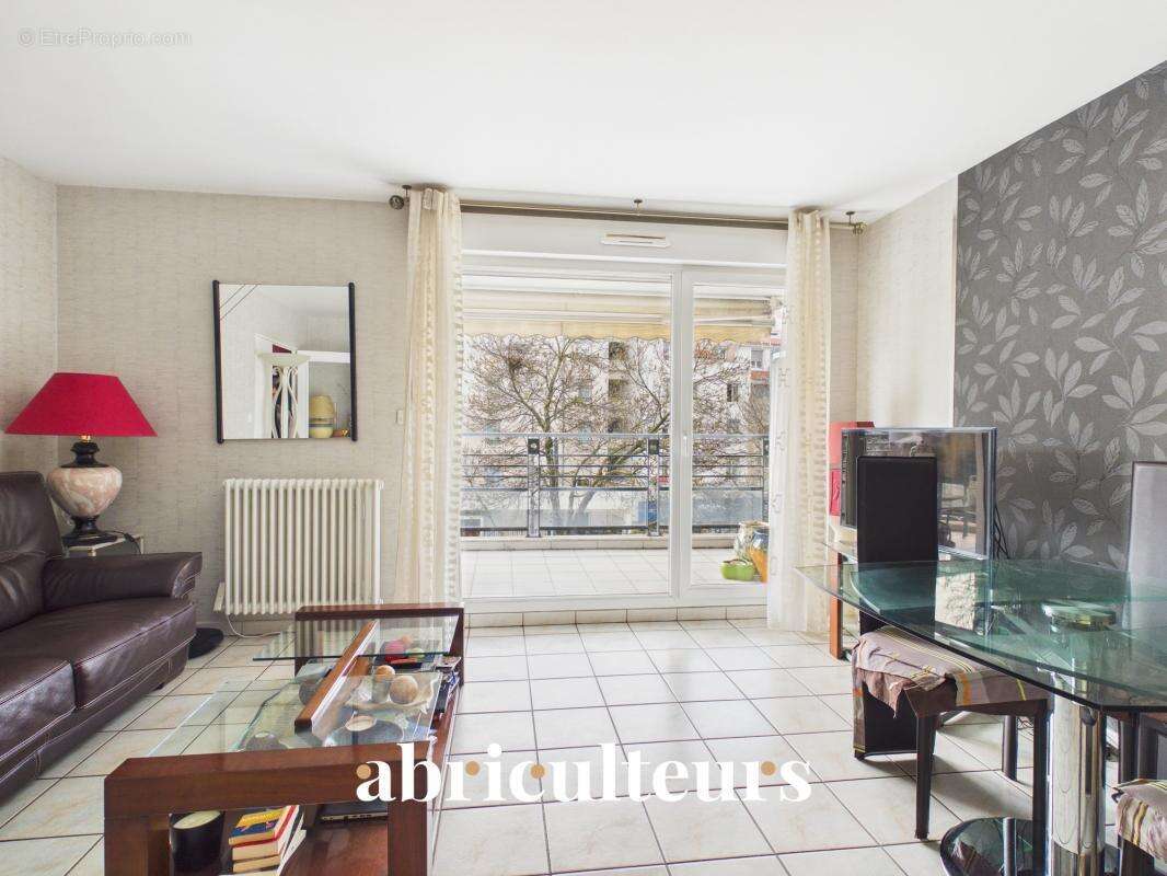 Grand 2 pièces avec terrasse et garage en vente à Bron (69500) - photo 3