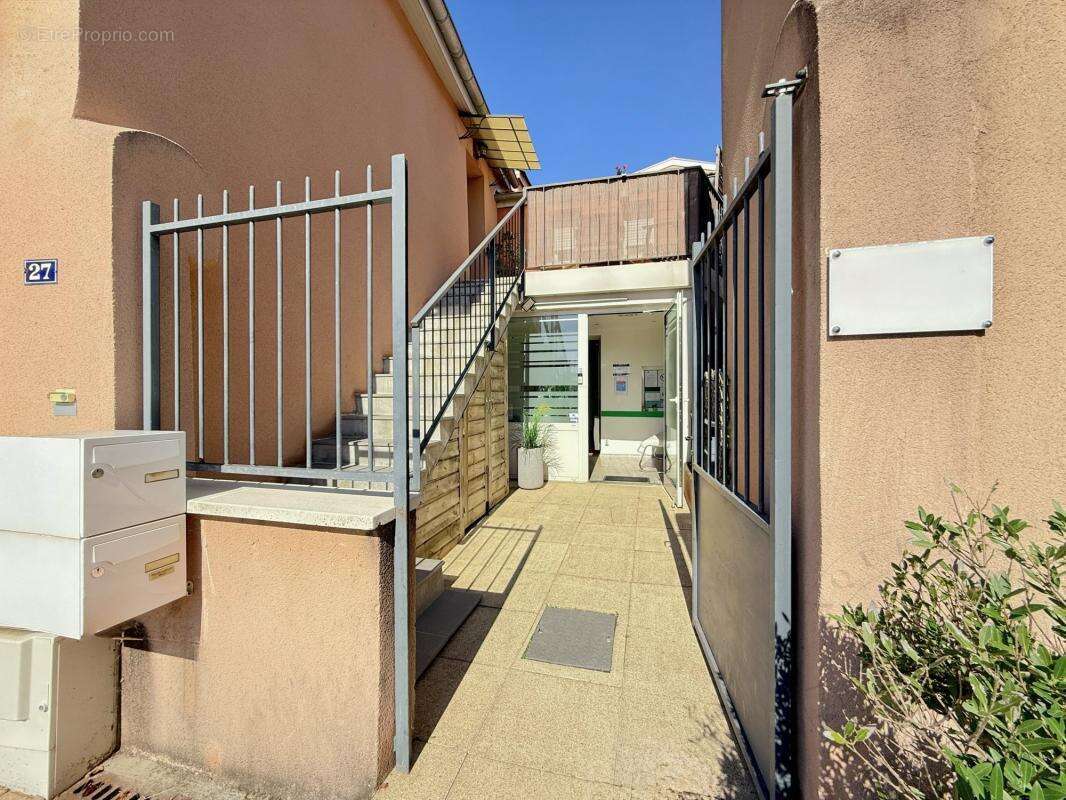 Commerce à CHAPONOST