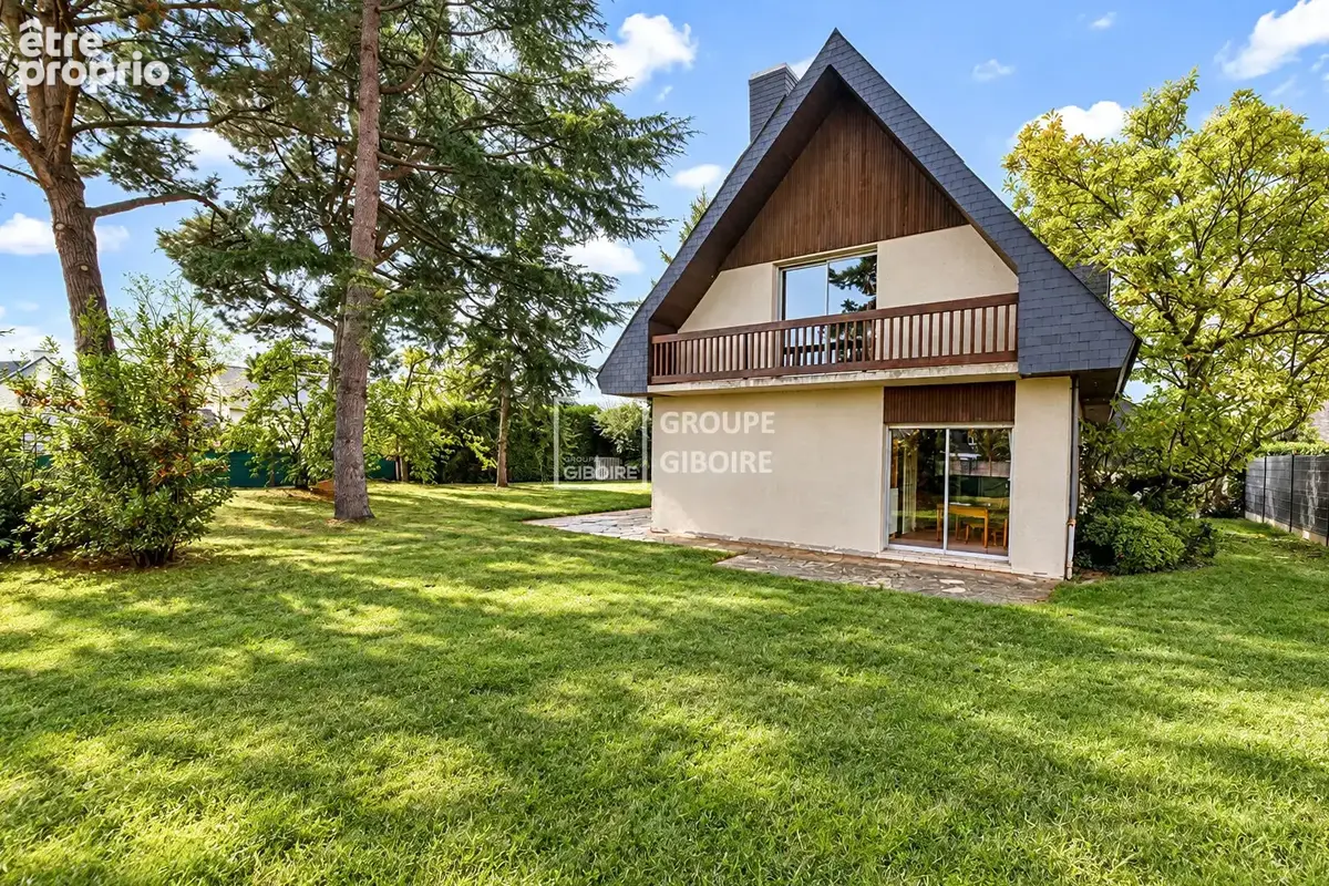 A vendre - Agence GIBOIRE - Maison d'architecte d'environ 222.6 m2 - Au coeur de Saint Grégoire - photo 2