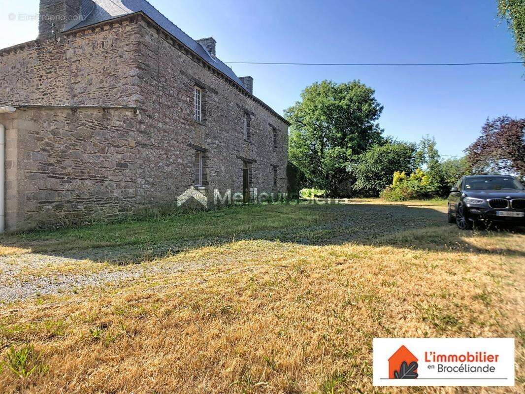 Maison à MAURE-DE-BRETAGNE