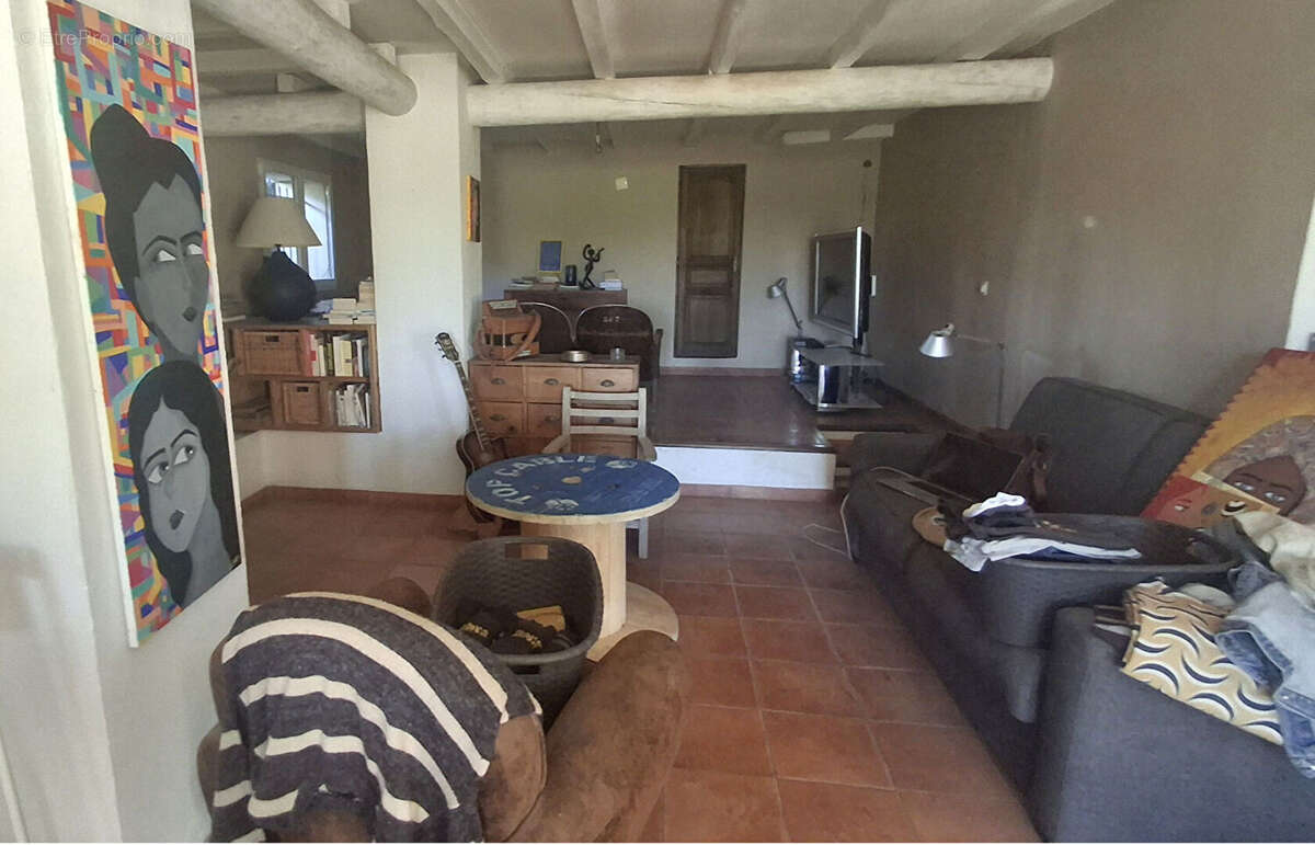 EXCLUXIVITÉ- RARE un Mas en grande partie à restaurer sur 8has de terrain - photo 12