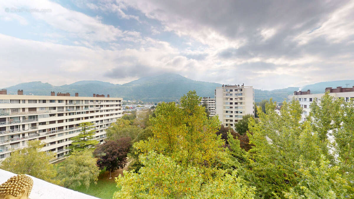 Appartement à SAINT-MARTIN-D'HERES
