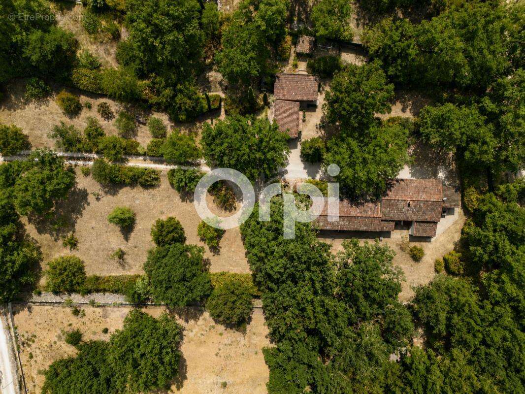 Propriete grand terrain plat + maison plain-pied - plusieurs dependances / annexes - a rafraichir - calme absolu / aucun vis-a-v - photo 21