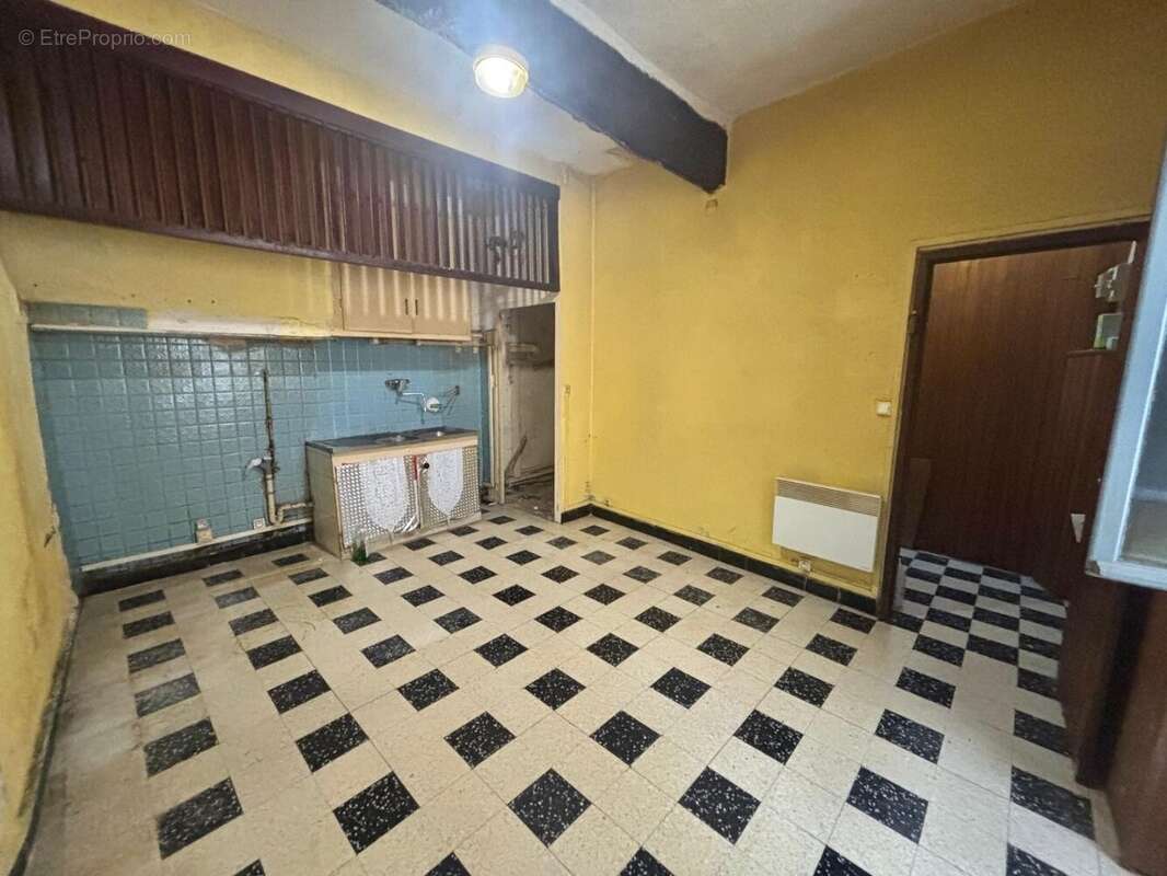 Béziers centre-ville  maison de ville t3 à rénover  64 m² - photo 3