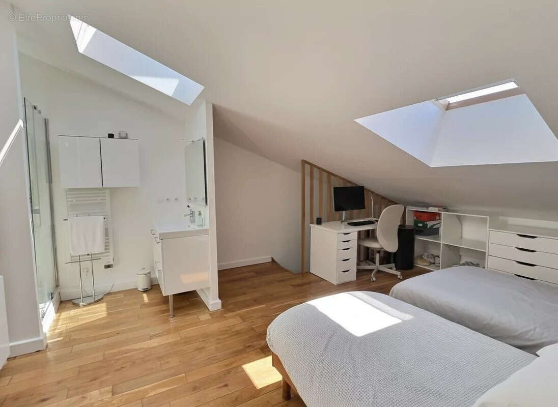 Maison à SURESNES