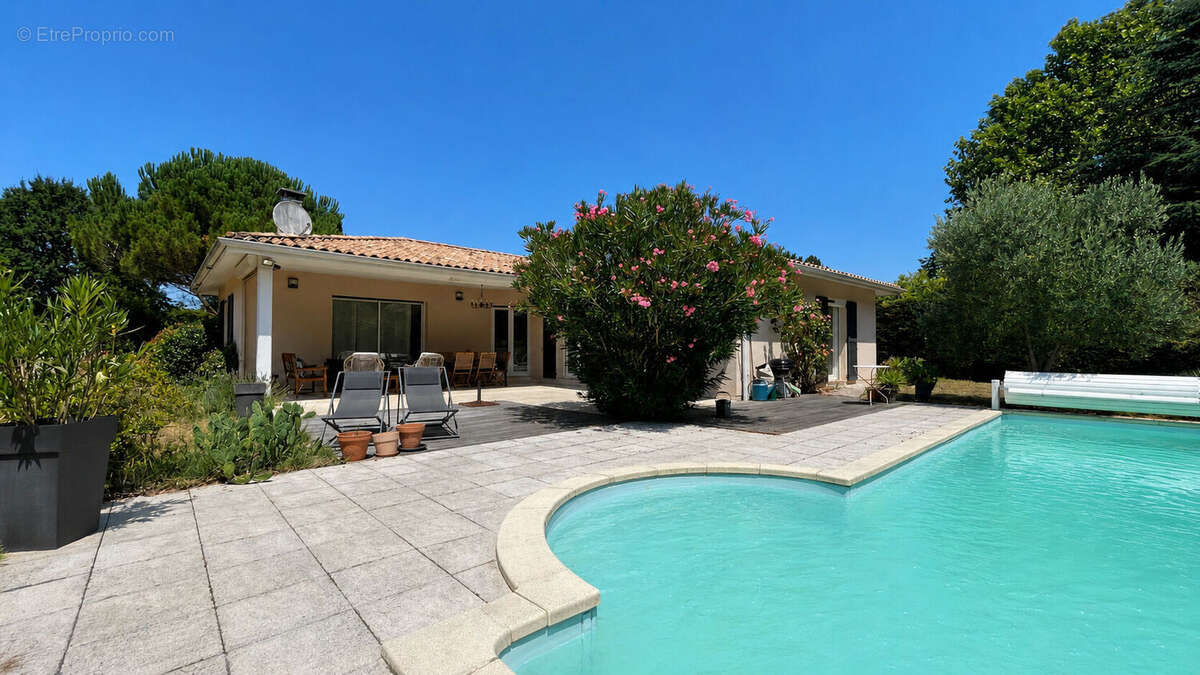 Maison 5 chambres avec studio indépendant, piscine, carport... - photo 2