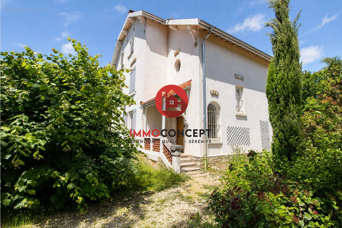 Vue entrée - Maison à CHATEAU-ARNOUX-SAINT-AUBAN