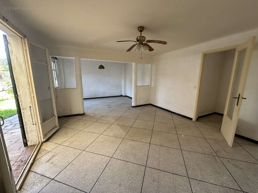 Maison à SAINT-LAURENT-DU-VAR