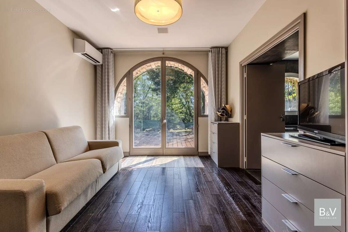 Maison à TOURRETTES-SUR-LOUP