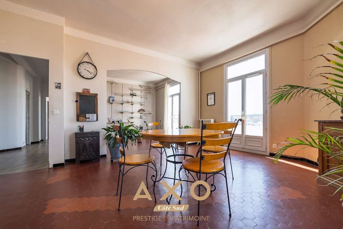 Appartement à MARSEILLE-4E
