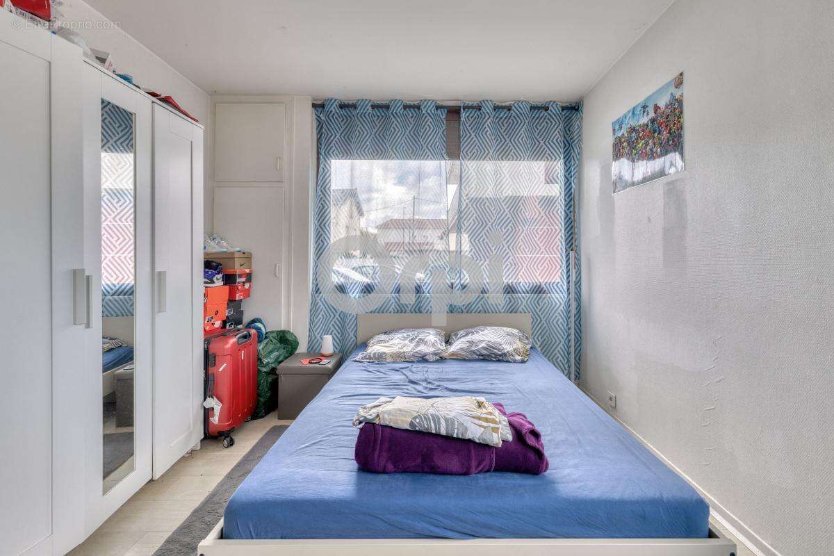 Appartement à LES PAVILLONS-SOUS-BOIS