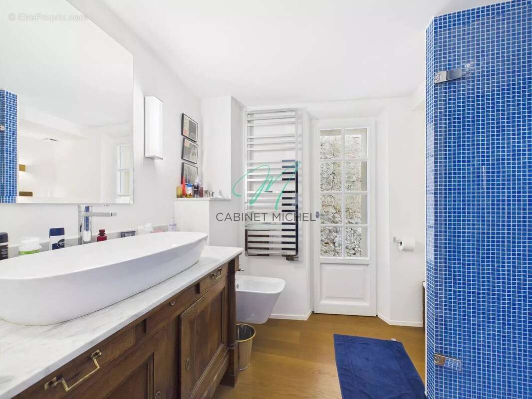 Appartement à CHATEAUNEUF-GRASSE