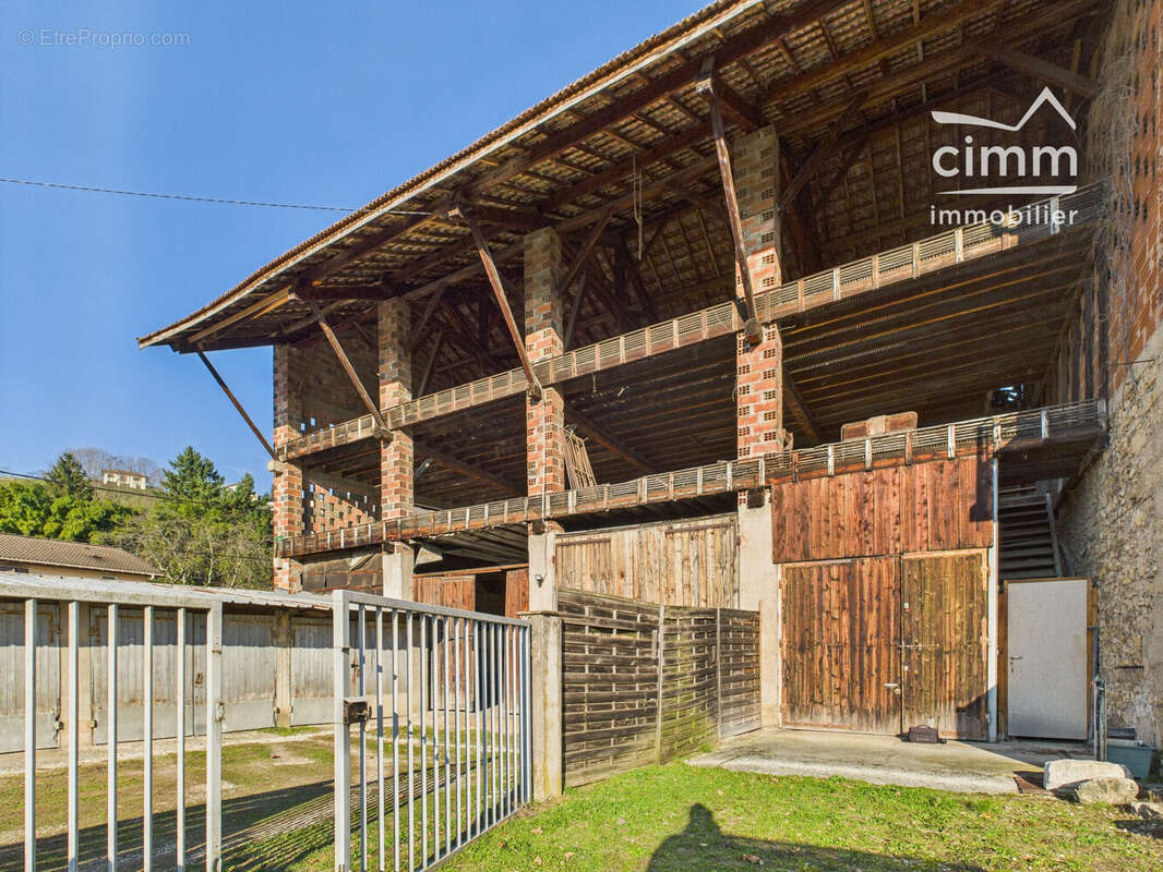 Maison 300 m² à Tullins  - photo 5