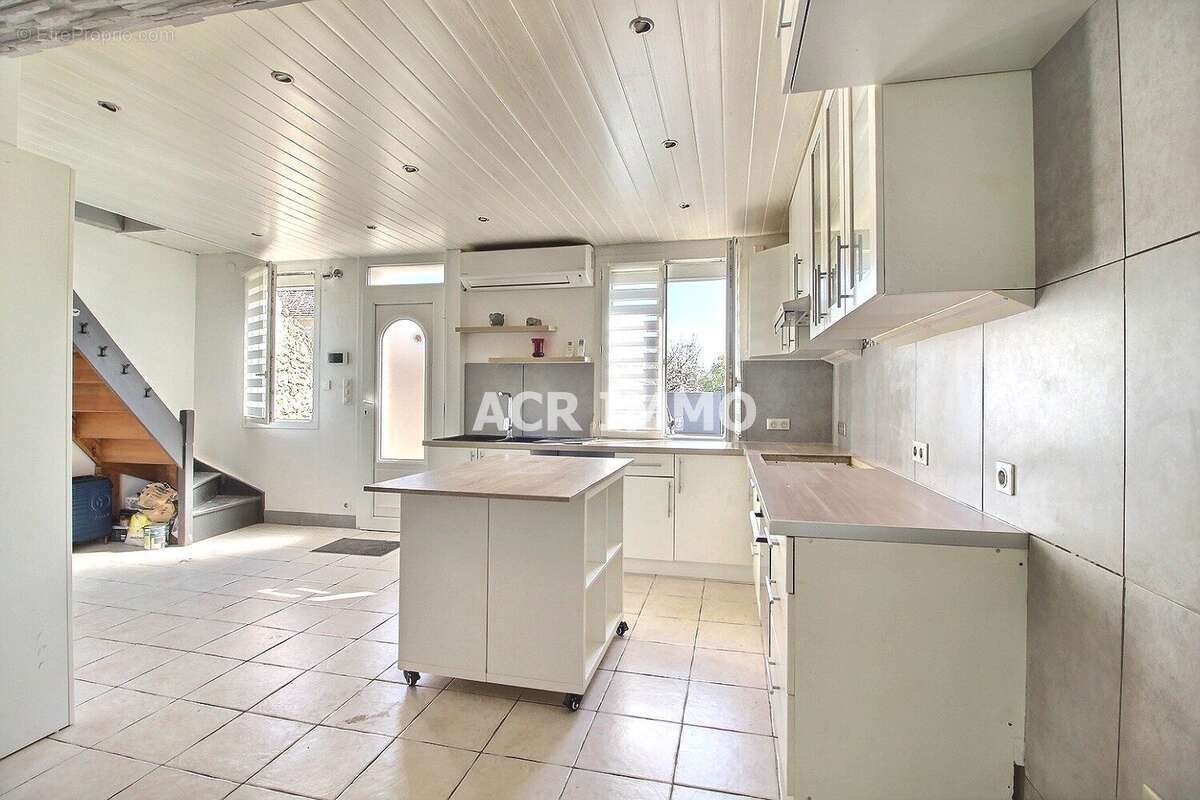 Maison à CHANTELOUP-LES-VIGNES