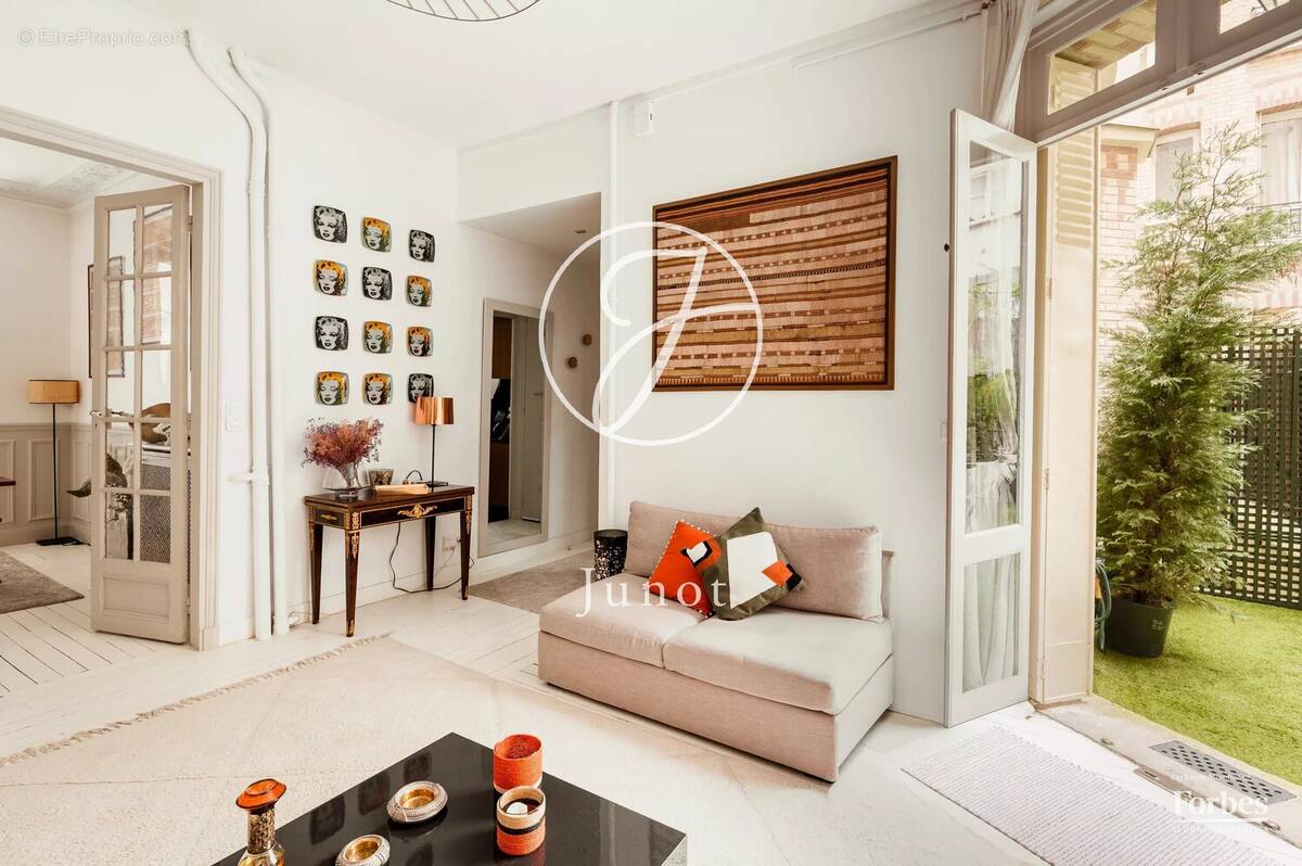 Appartement à PARIS-16E