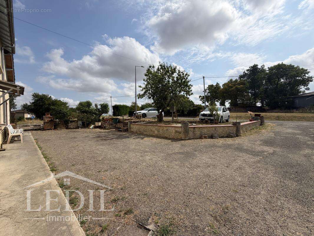 Maison avec jardin et dépendances - photo 3