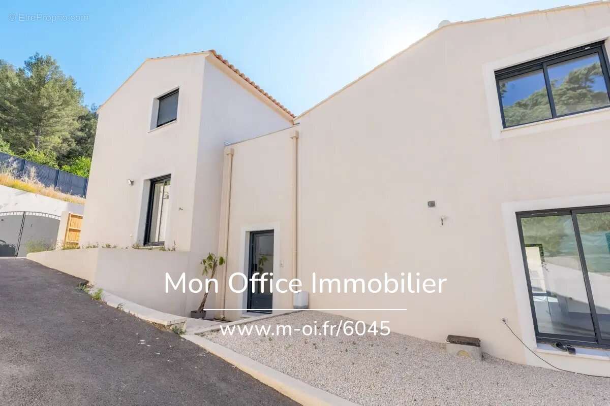 Maison à SIMIANE-COLLONGUE