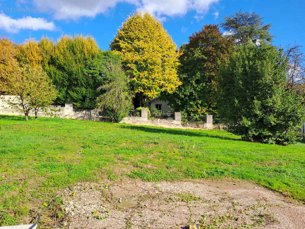 Terrain à FONTAINES-SAINT-MARTIN