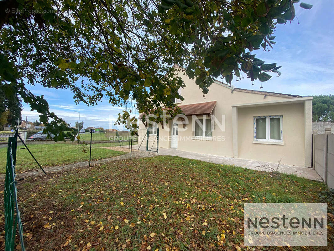 Investissement locatif / Maison rénovée divisée en 3 appartements loués / Huisseau-sur-Cosson - photo 2