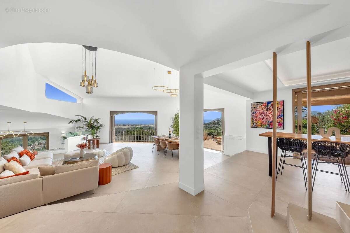 Maison à MANDELIEU-LA-NAPOULE