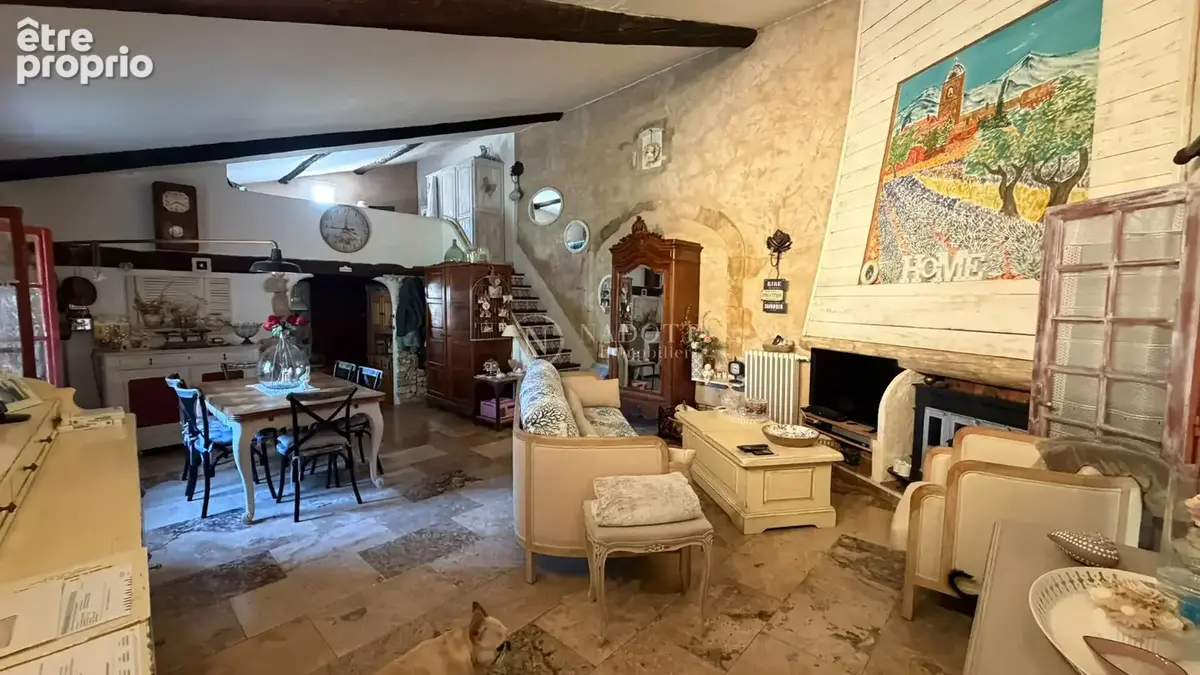 Propriété de caractère avec piscine et vue directe sur le village de Ménerbes - photo 7