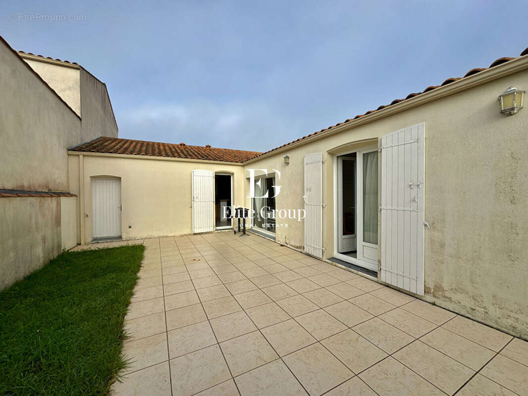 Maison à PORT-DES-BARQUES