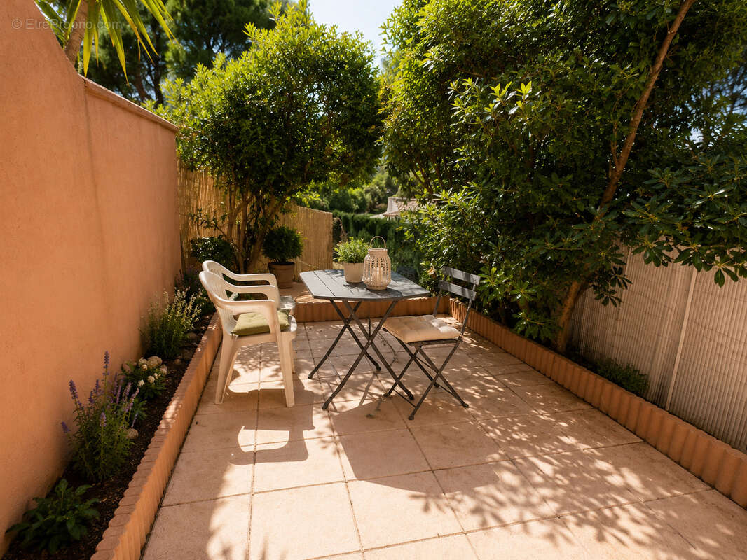 SANARY-SUR-MER   Rez-de-jardin au calme dans un environnement recherché - photo 3