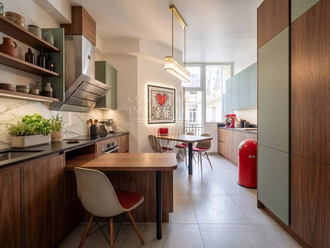 Appartement à PARIS-16E