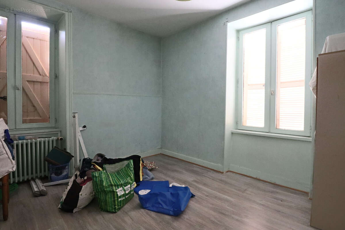 Maison à SAINT-SAUVES-D&#039;AUVERGNE