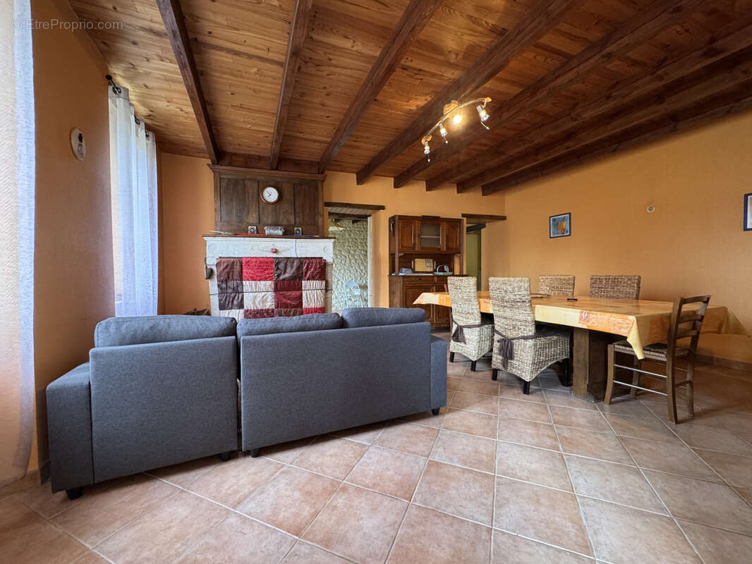 Maison à BAIGNES-SAINTE-RADEGONDE