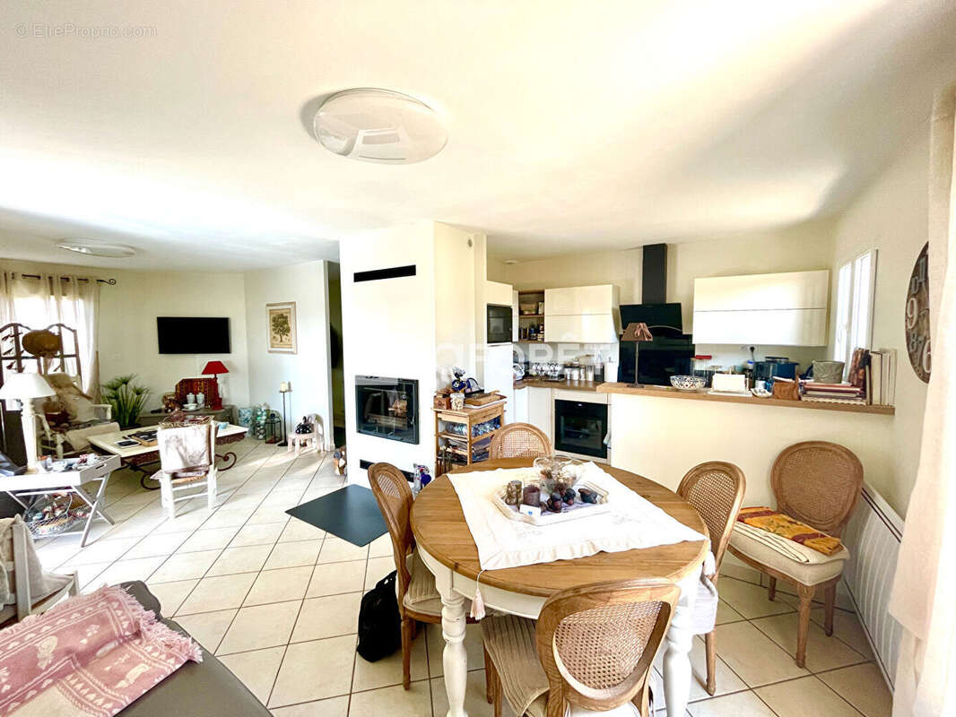 Maison à LANUEJOULS