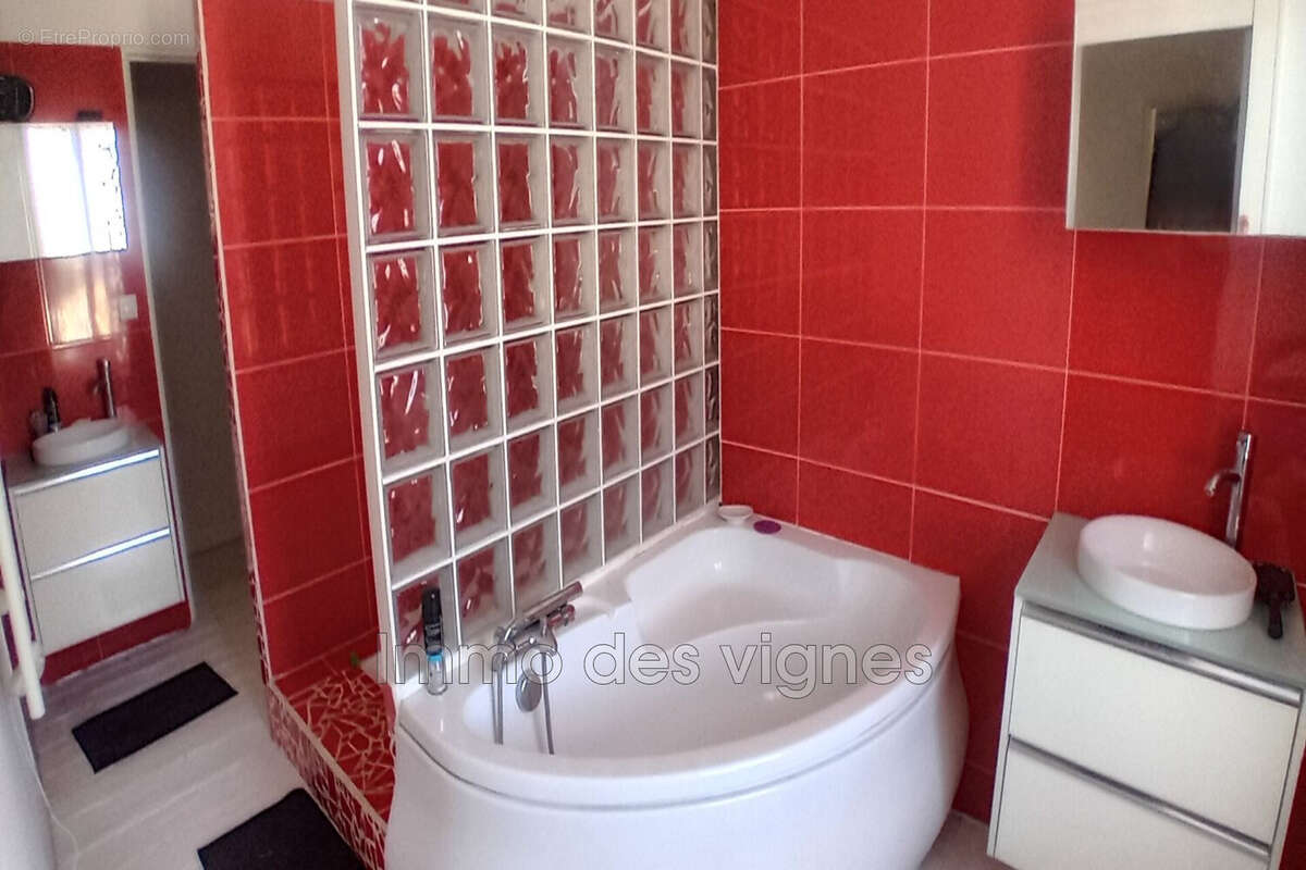 Maison à AMBARES-ET-LAGRAVE