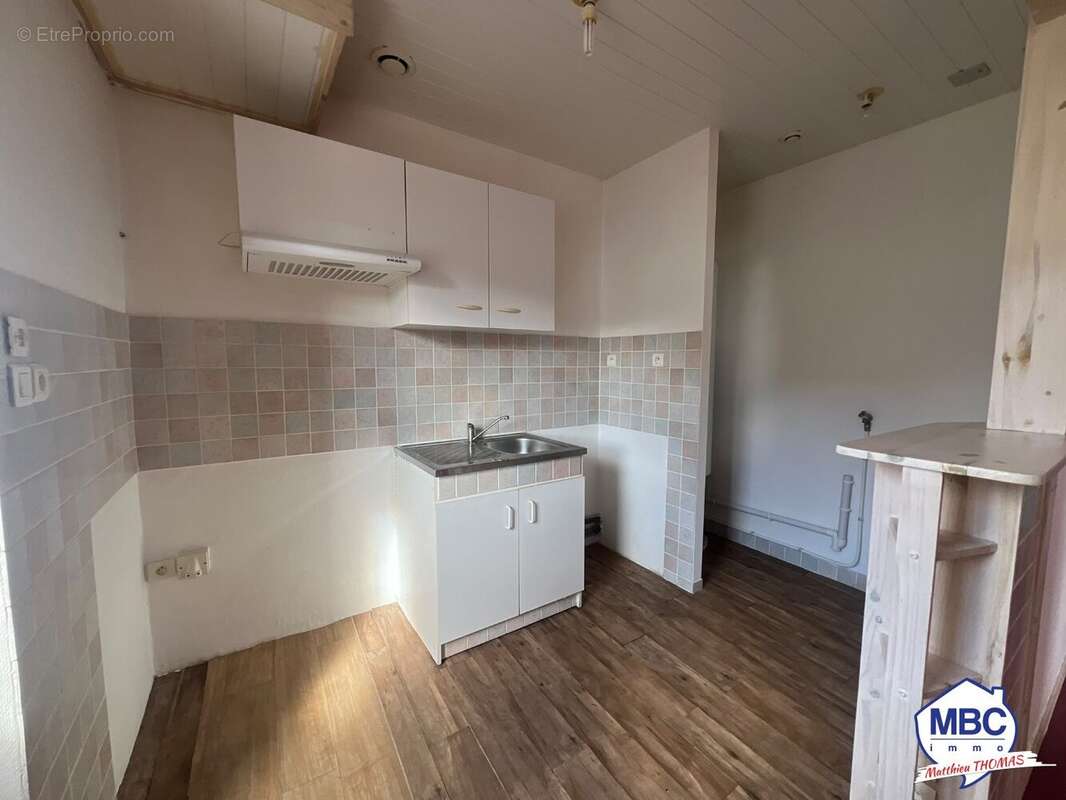 Appartement à MAZIERES-EN-MAUGES