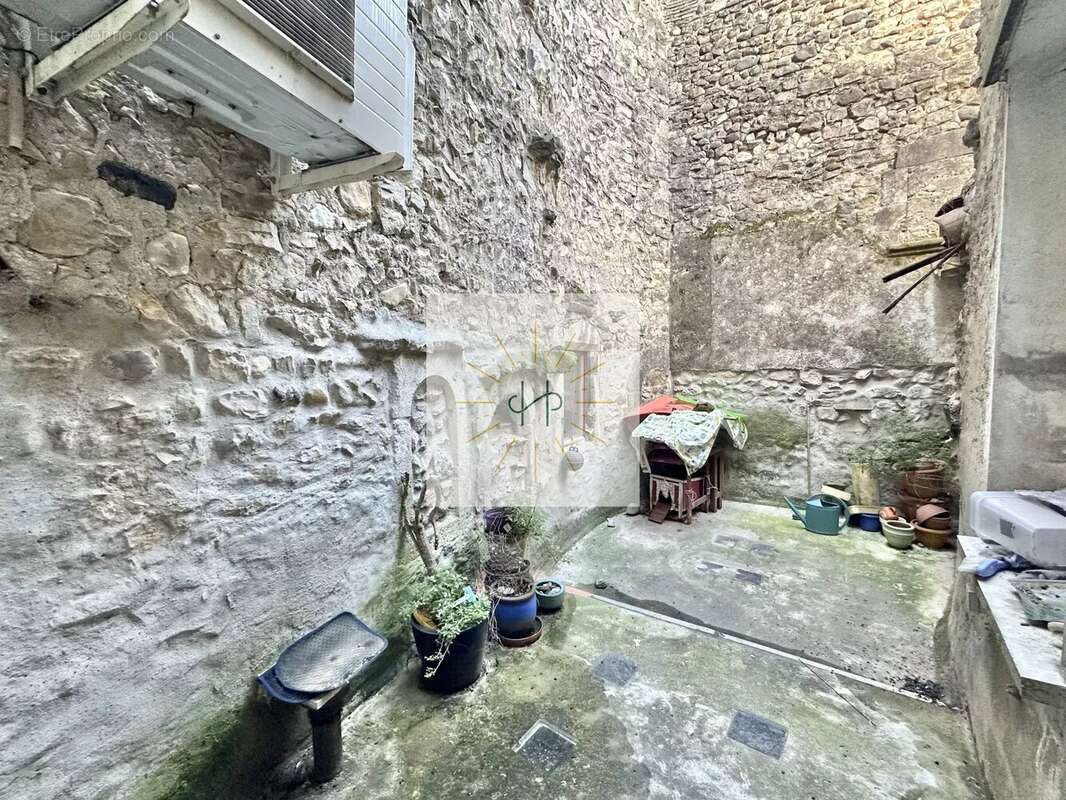 Maison à MALATAVERNE