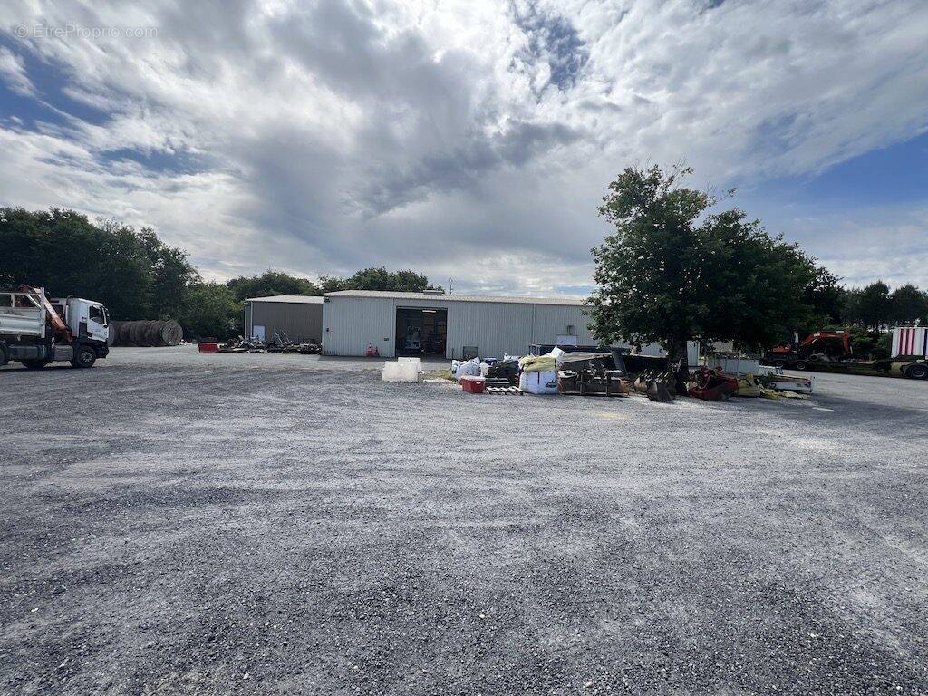 Commerce à ESCOURCE