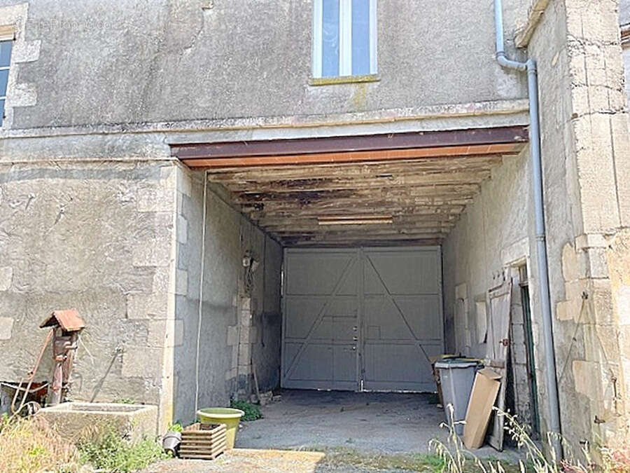 Ensemble immobilier plein centre à rénover Saint Sauveur D Aunis 409 m2 - photo 10
