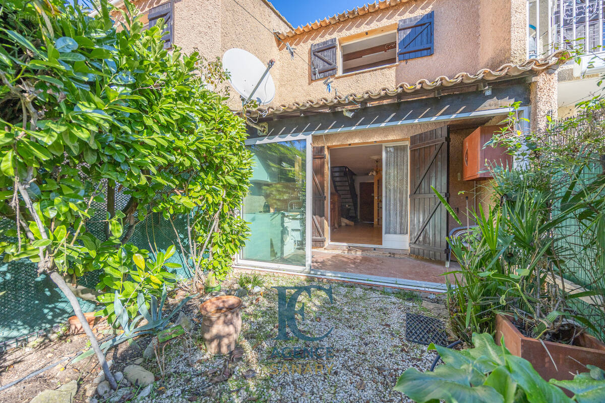 Maison à SAINT-CYR-SUR-MER