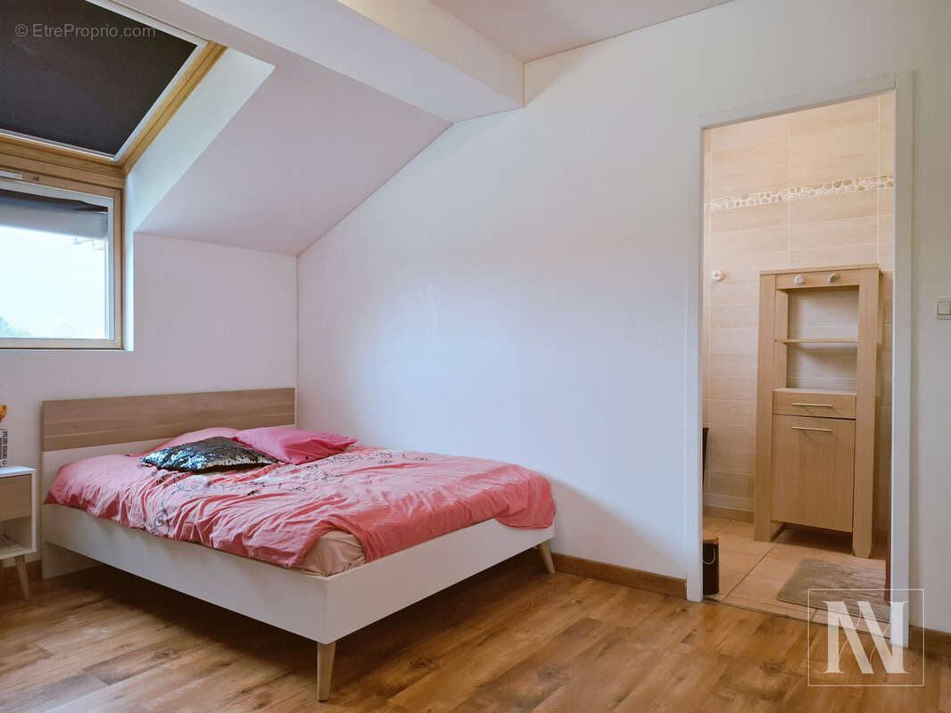 Maison à MONTSUZAIN