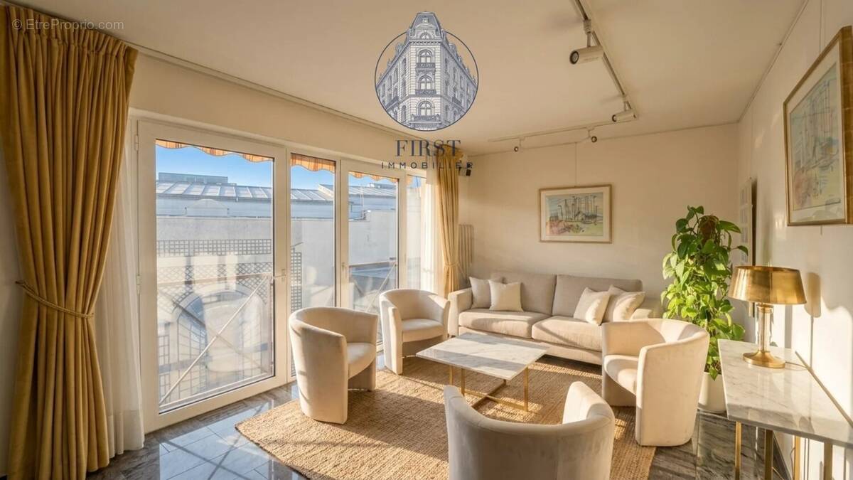 Appartement à PARIS-16E