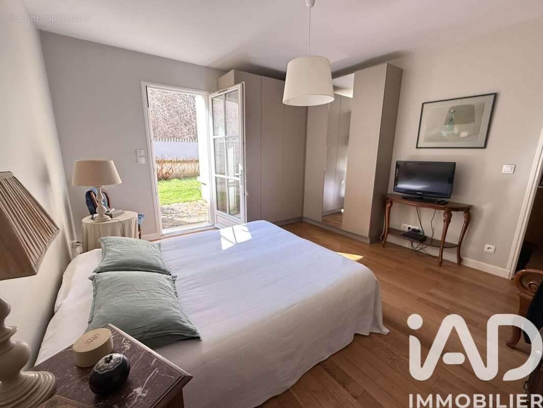 Maison 200 m² à Vieux-Moulin  - photo 8