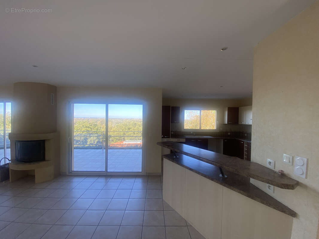 Maison à LACROIX-FALGARDE