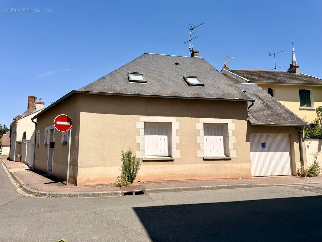 BRIARE - Maison centre ville + jardin et garage - photo 2