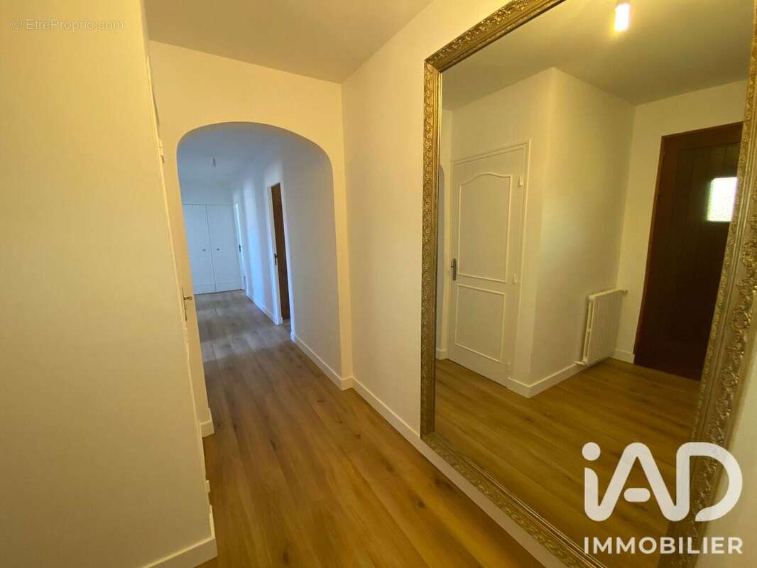 Maison 110 m² à Azay-Le-Brule  - photo 8