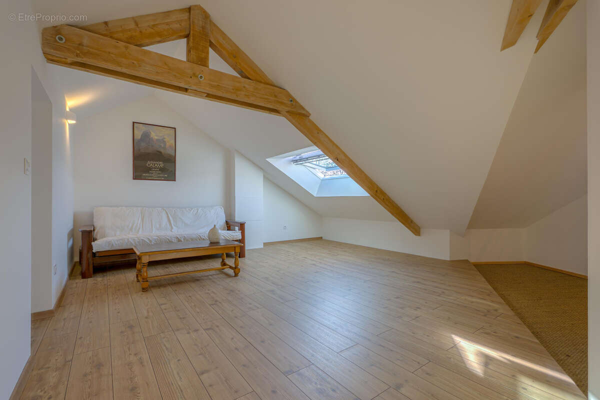 Maison à PUGNY-CHATENOD