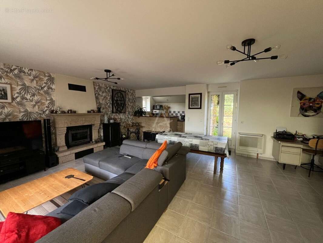 Maison 75 m² à Saint-Georges-De-Reintembault  - photo 5
