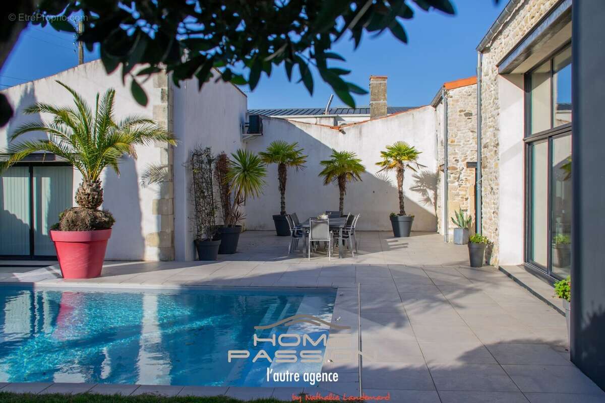 Maison à MORNAC-SUR-SEUDRE