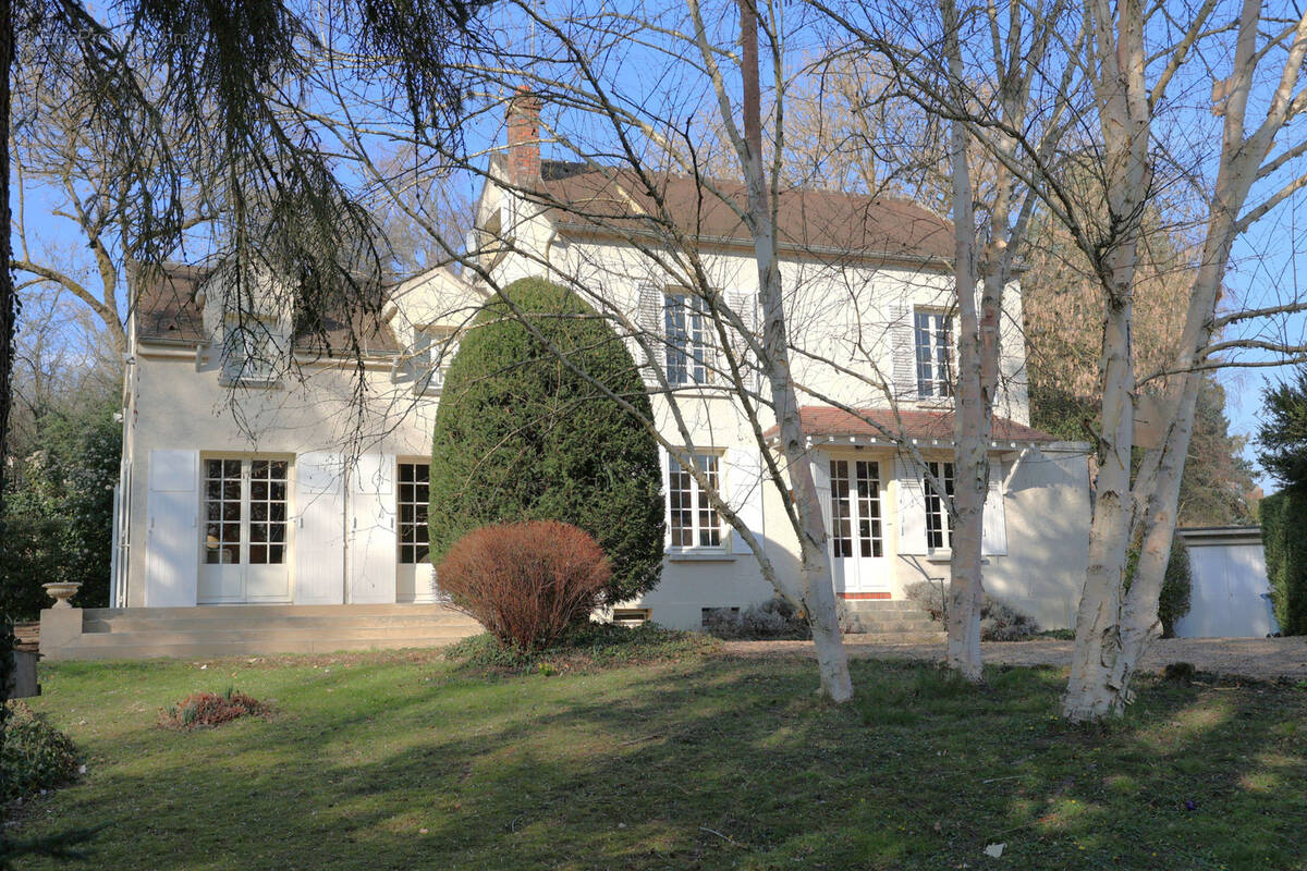 Maison à DAMPIERRE-EN-YVELINES