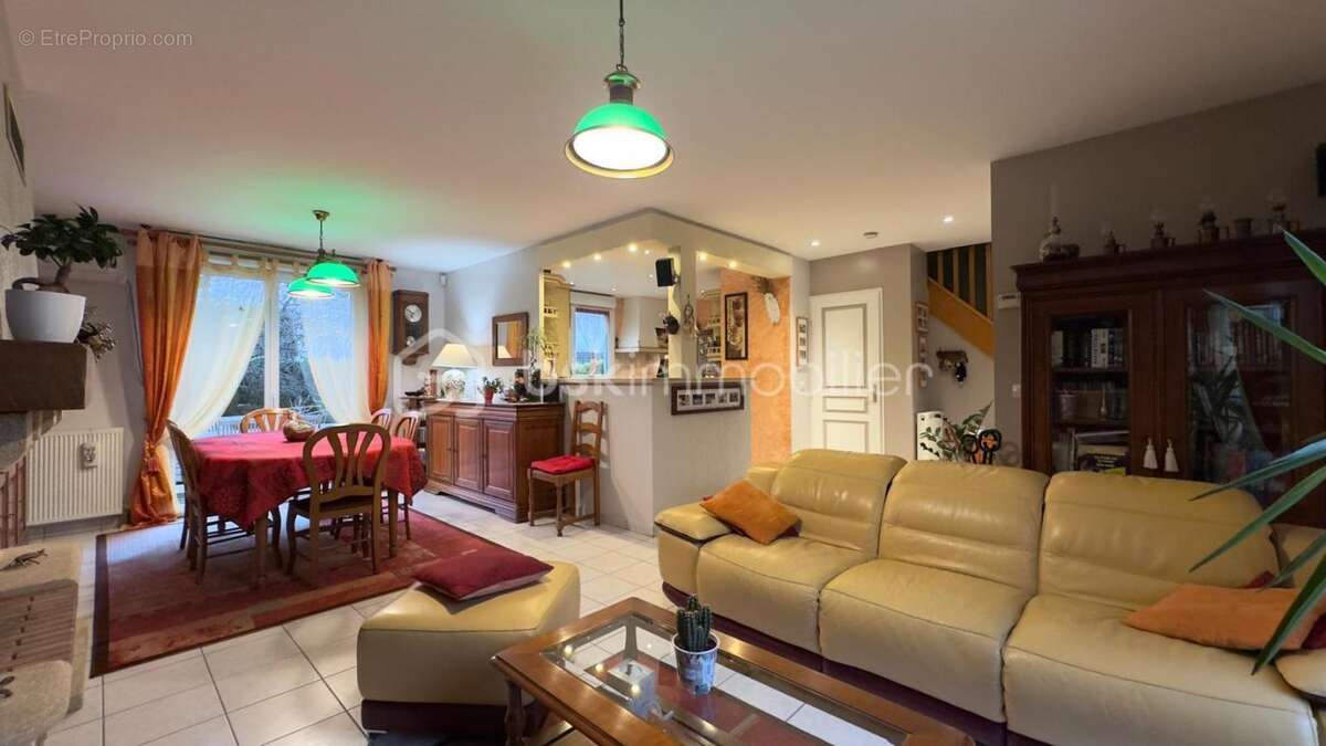 Maison à CHAUCONIN-NEUFMONTIERS