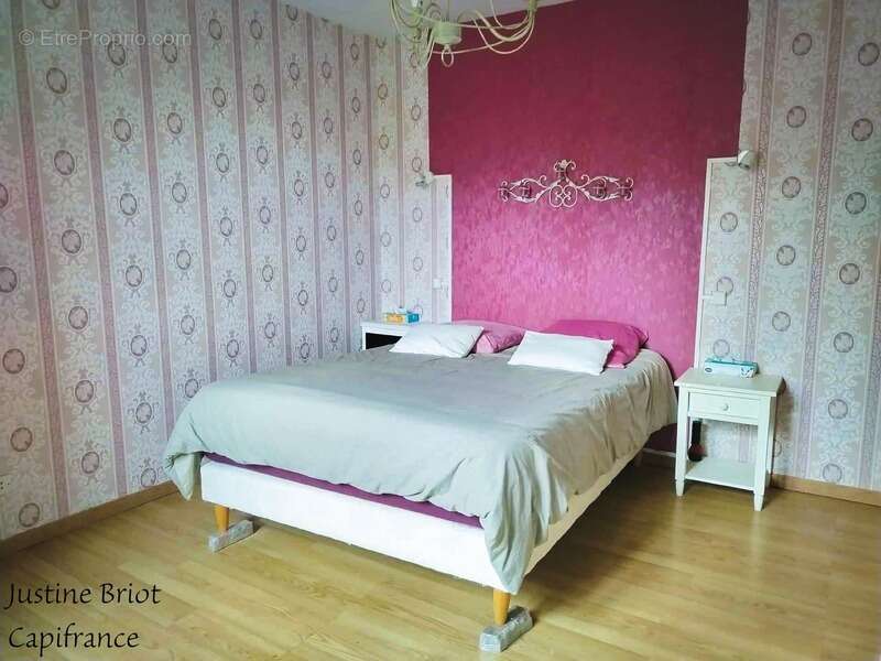 Maison à COURS-LES-BARRES