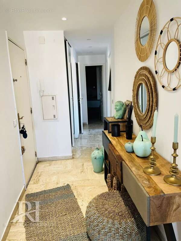 Appartement à MANDELIEU-LA-NAPOULE